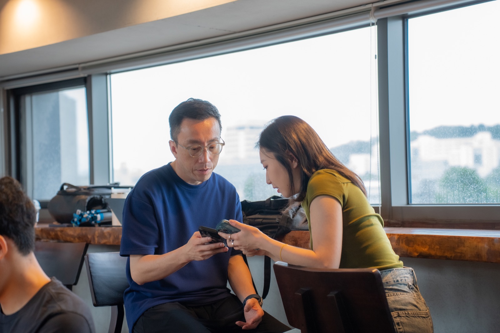 Two participants exchanging ideas by the window