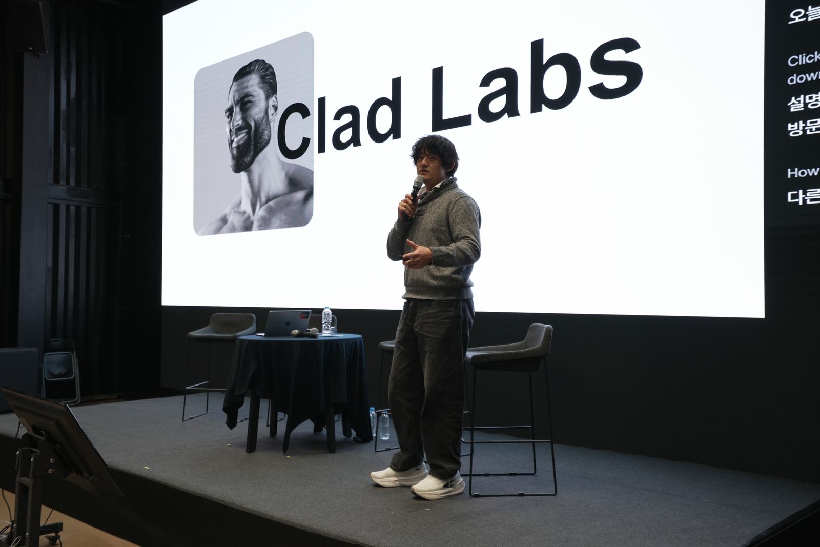 Founder presenting Clad Labs at Zerobase Tech Week